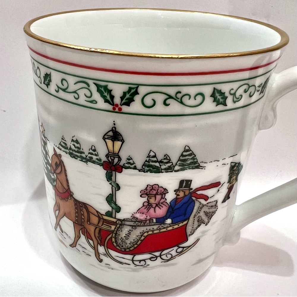 Royal Worcester Christmas Village Porcelain Mug Sleigh Ride Holly Leaves 1990
